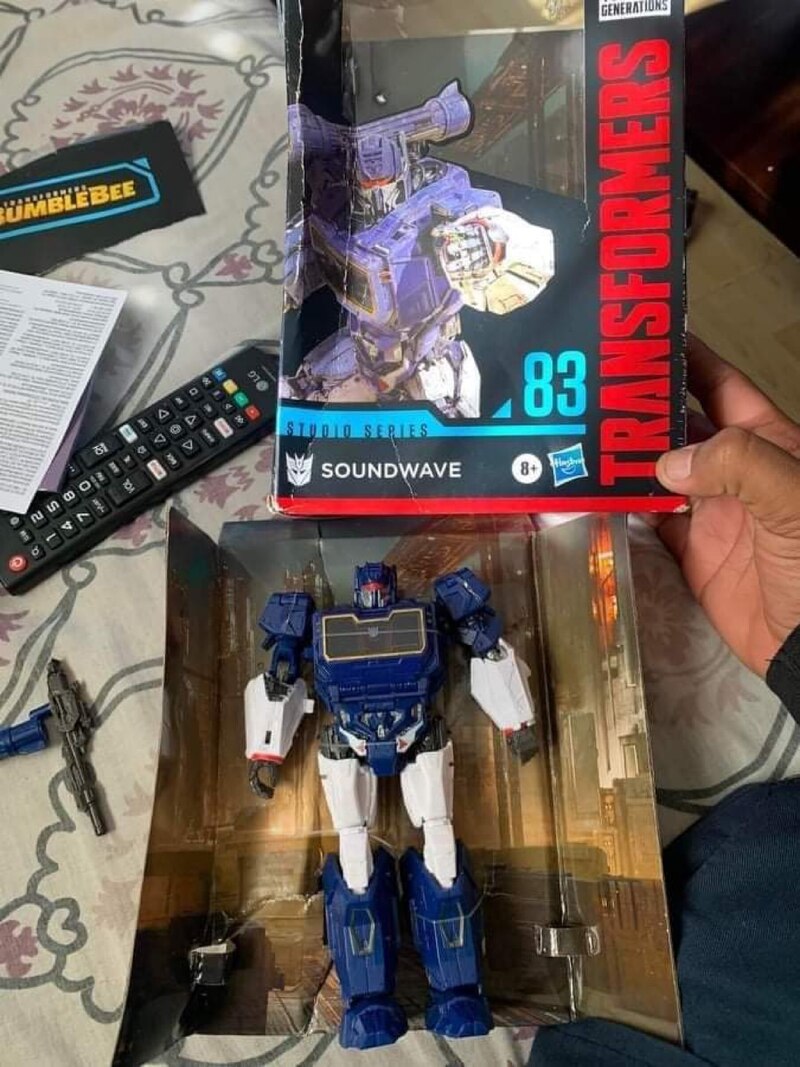 Soundwave bumblebee discount movie toy